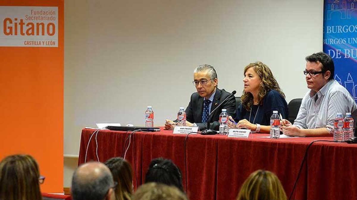 Roberto Sáiz, Mar Fresno y Delfín Sánchez, en un momento de la presentación del estudio.-ICAL