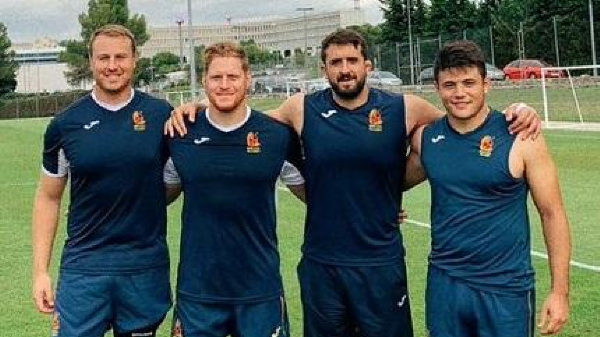Ascroft, Snyman, Guido y Molinero posan durante la concentración realizada esta semana en San Cugat.-TWITTER/ RUGBYAPAREJOS