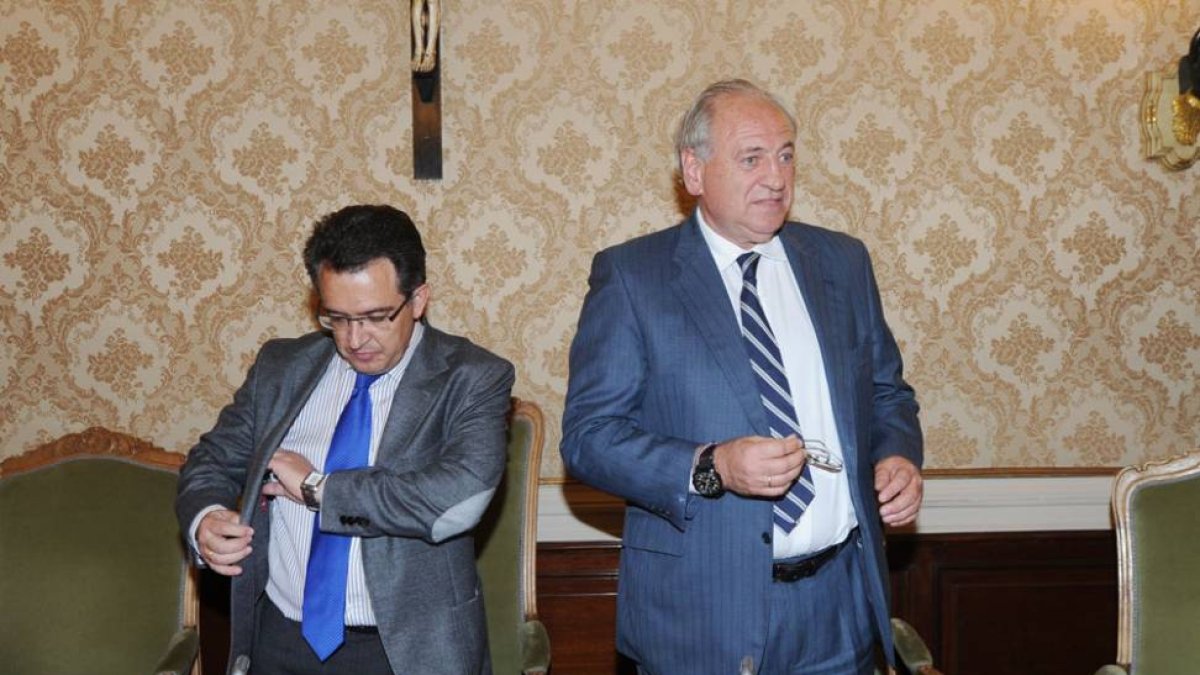 Alfonso Murillo y Pedro Ballvé al inicio del XIII encuentro UBU-ACTIVA-FAE.-ISRAEL L. MURILLO