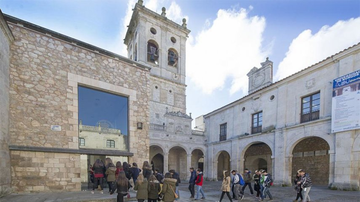 Exterior del Hospital del Rey, sede de la Universidad de Burgos. I.L.M.
