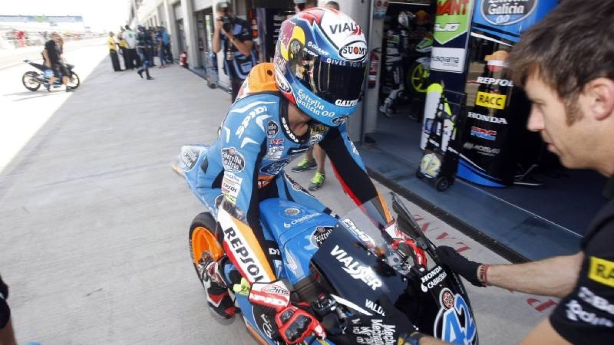 Álex Rins en el circuito de Motorland de Alcañiz durante los entrenamientos libres de hoy.-