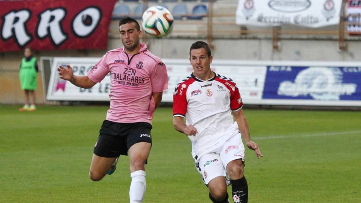 Pérez defendió el pasado curso la camiseta de la Cultural Leonesa, con quien jugó 32 partidos-Secundino Pérez