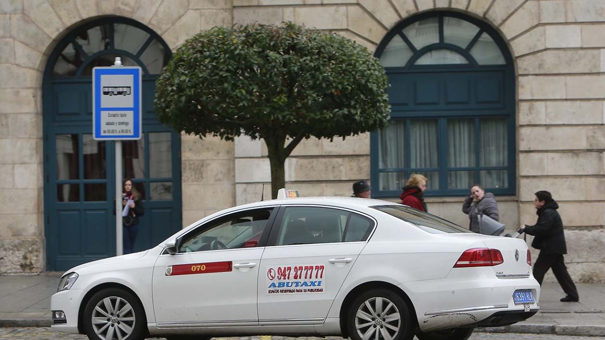 Imagen de un taxi en Burgos. ECB