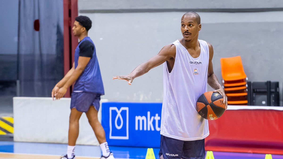 Renfroe, durante un ejercicio en el Coliseum antes del entrenamiento. SANTI OTERO