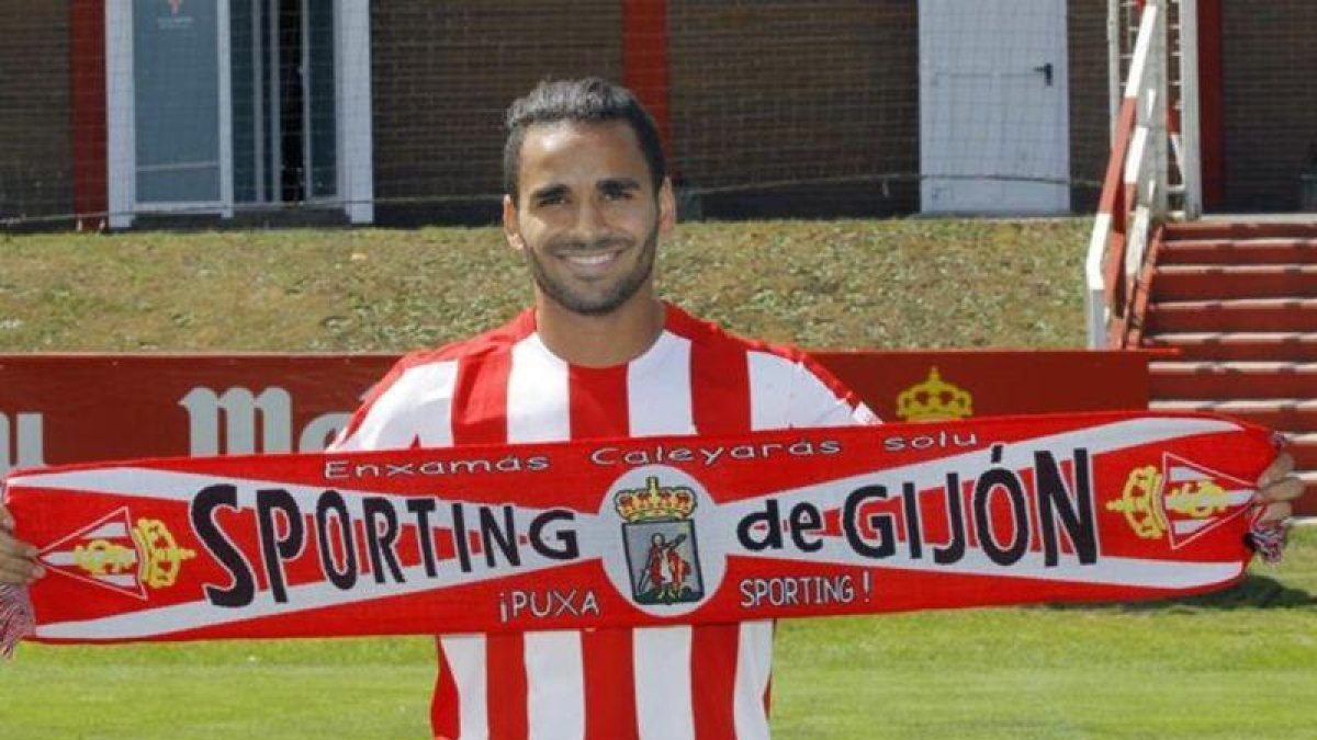 Douglas pasó malos momentos en Barcelona por culpa de las lesiones.-EL PERIÓDICO