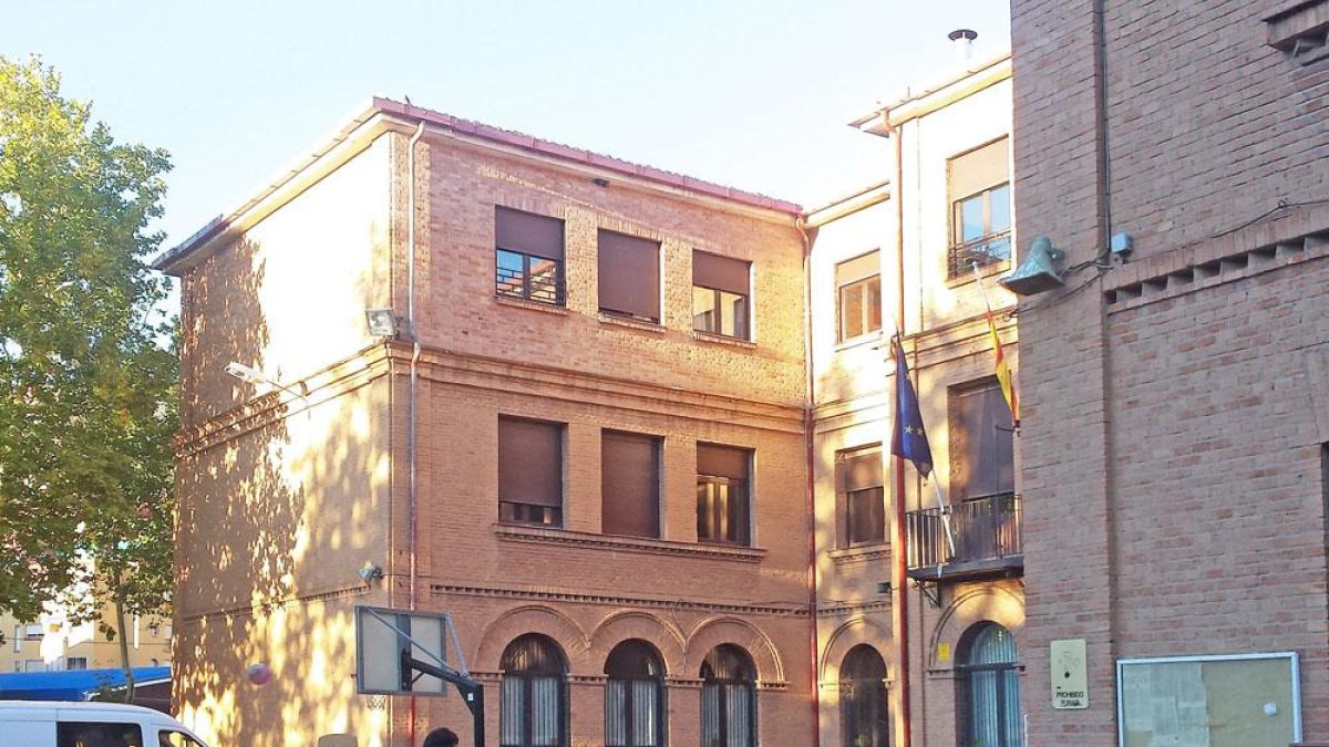 En el caso del colegio Castilla, la intervención supondrá habilitar un nuevo aula multiusos.-L. V.