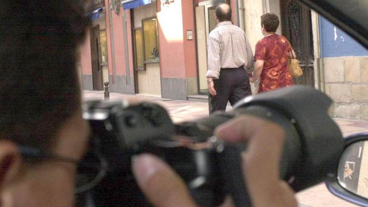 El trabajo diario de los detectives privados conlleva riesgos.-ECB