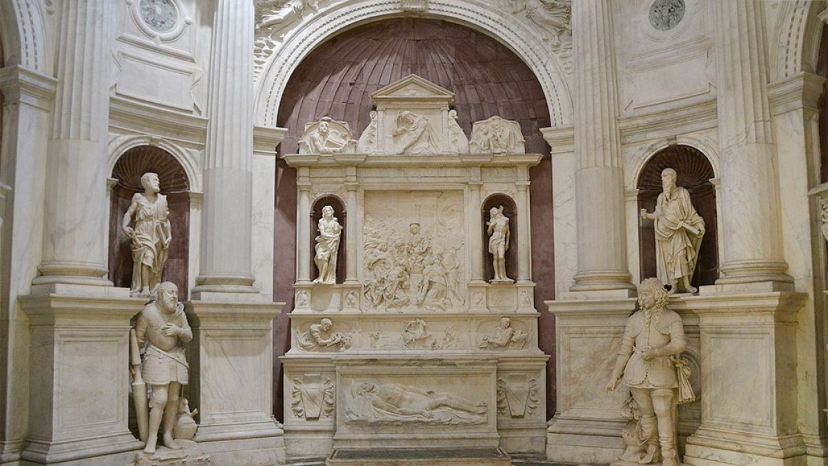 Capilla Caracciolo di Vico, en la iglesia de San Giovanni a Carbonara, obra cumbre de Diego de Siloe y Bartolomé Ordóñez en Nápoles. CARLO DELL’ ORTO