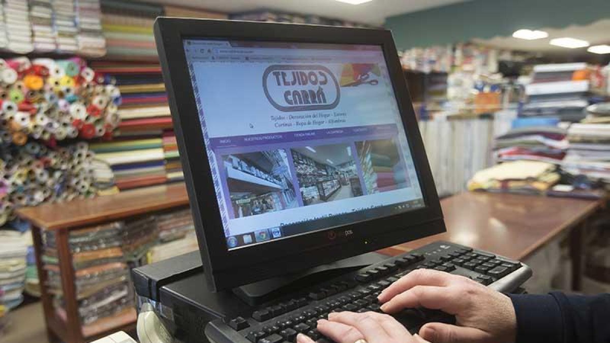 Un establecimiento de Burgos, donde han incorporado también la venta online de sus productos.-RAÚL OCHOA
