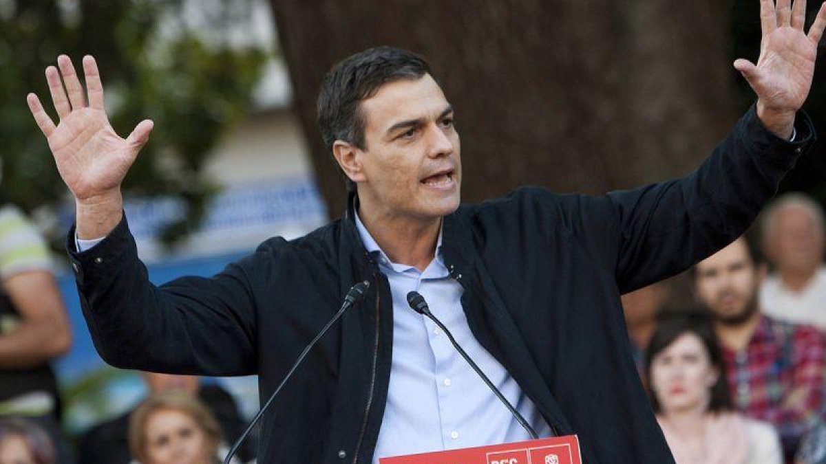 El secretario general del PSOE, Pedro Sánchez, durante un mitin en Redondela (Pontevedra), en el cierre de la campaña electoral en Galicia.-EFE / SALVADOR SAS / EFE