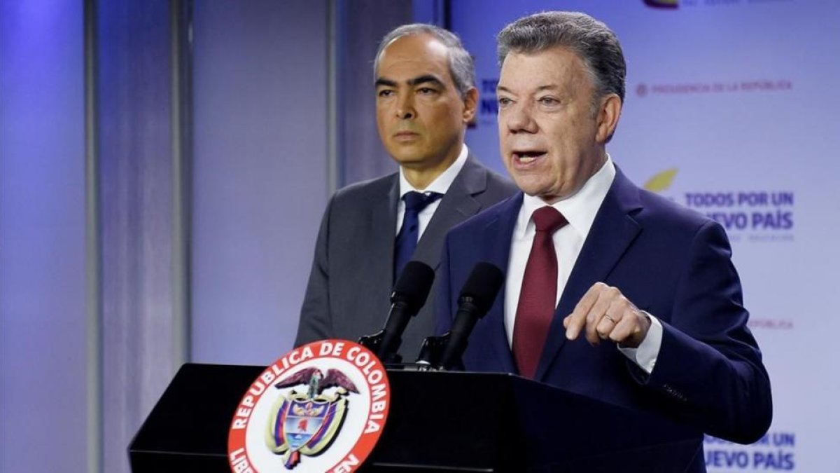 El presidente de Colombia, Juan Manuel Santos, comparece para anunciar la interrupción del diálogo de paz con el ELN.-/ EFRAIN HERRERA / EFE