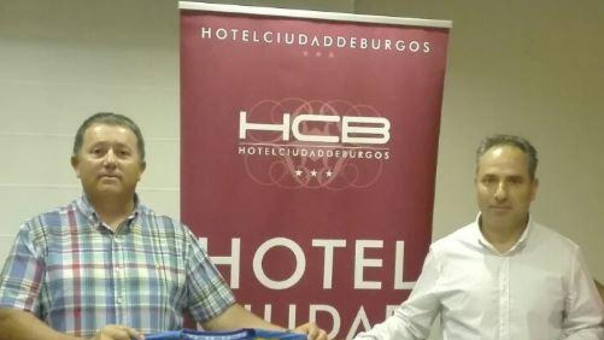 Casimiro Carral (izquierda) junto a Ramón Herreros ‘Chino’.-
