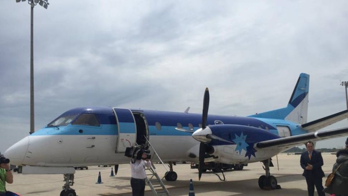 El 5 de mayo León Air realizó un vuelo inaugural de la conexión con Barcelona desde Villafría.-ECB