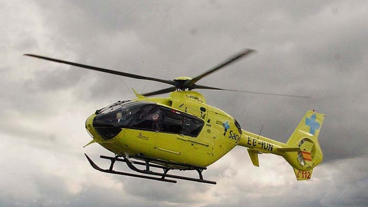 El helicóptero de Sacyl trasladó al herido hasta el HUBU.