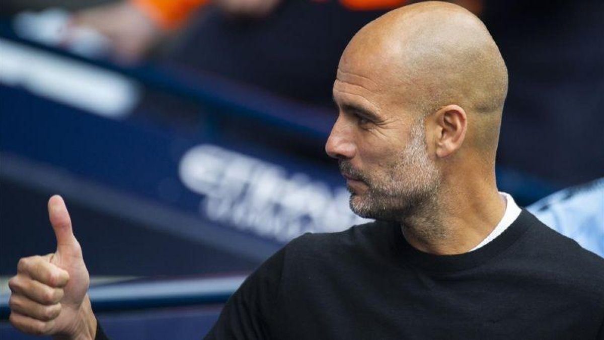 Guardiola, en el Etihad durante el duelo con el Huddersfield.-