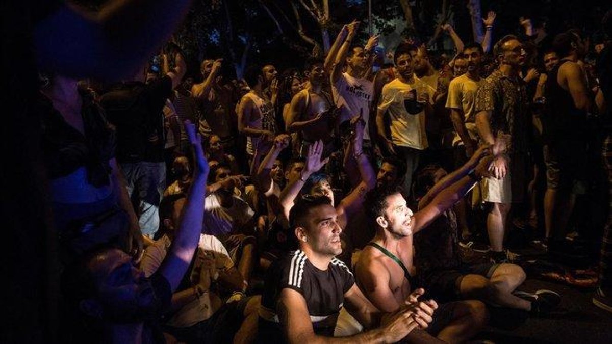 La Policía Nacional ha escoltado a representantes de Ciudadanos en el desfile del Orgullo.-EFE / A. MÁRQUEZ