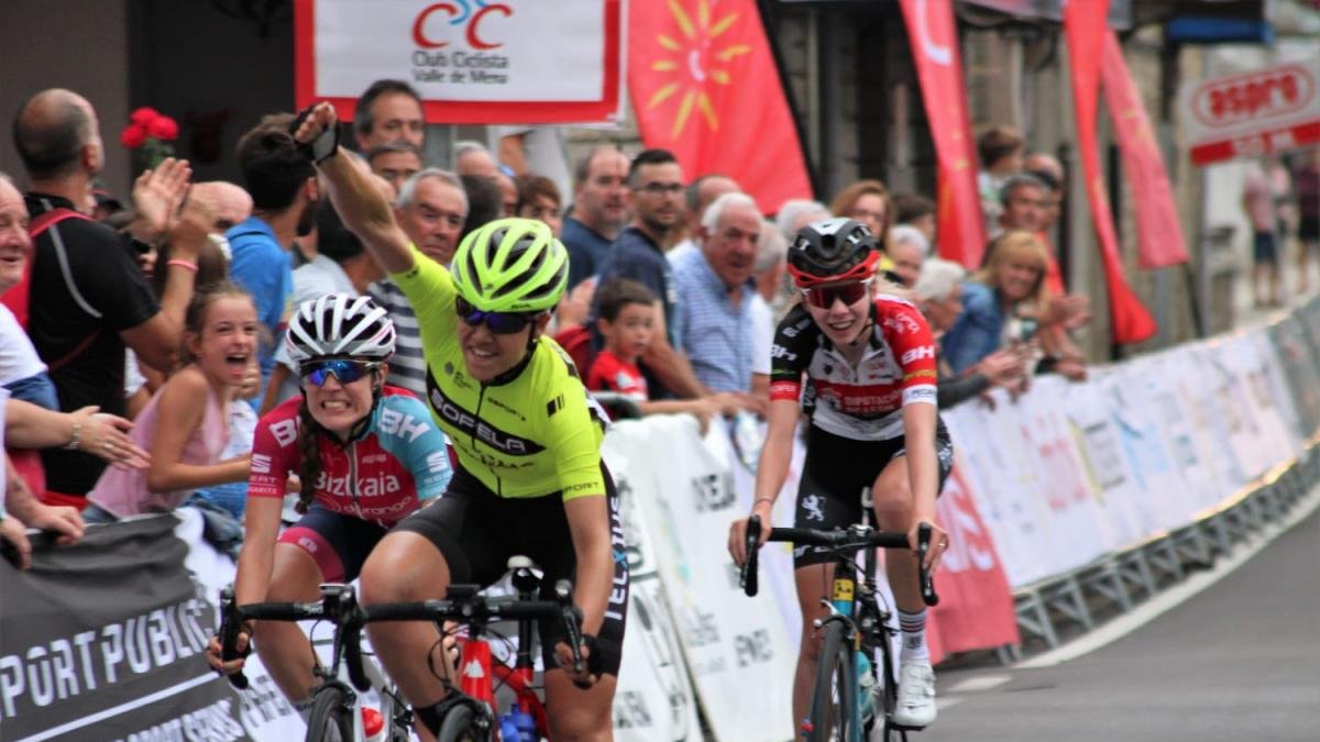 Sara Martín festeja su victoria en Villasana de Mena.-