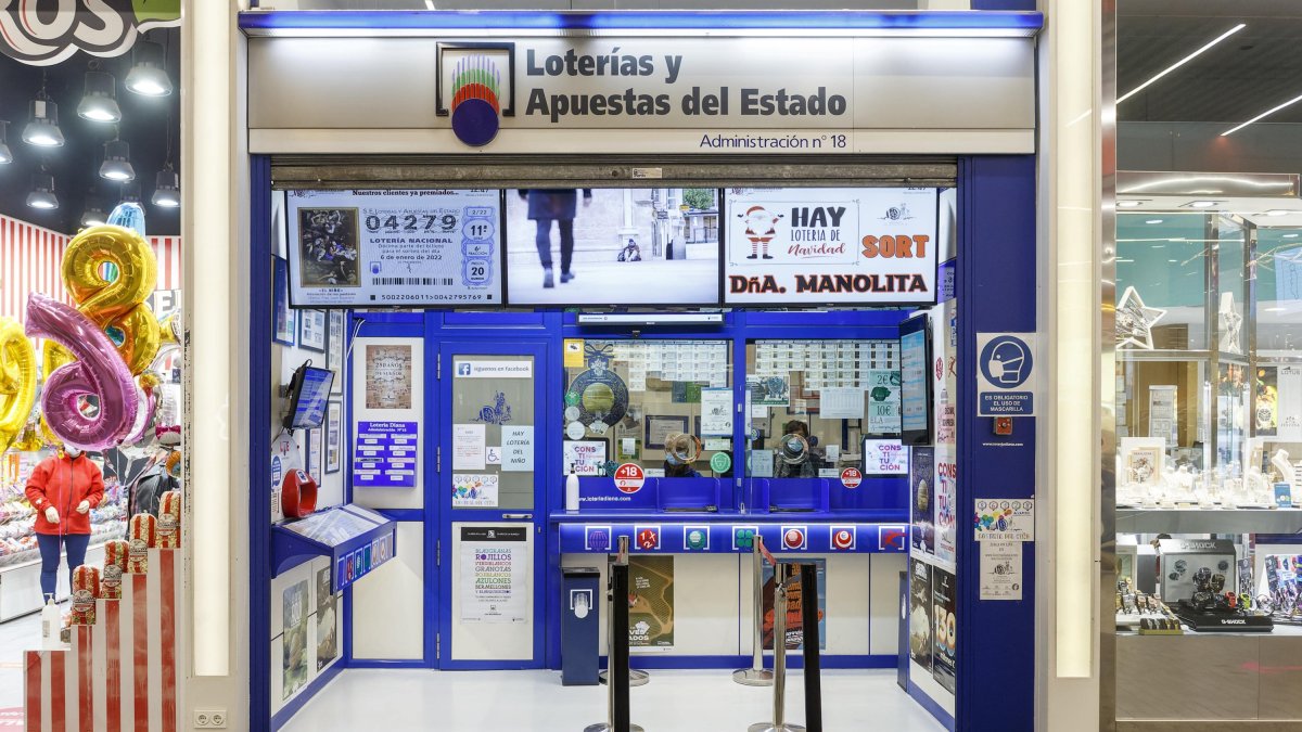 Las administraciones de Lotería inician esta semana la temporada alta de ventas del Gordo de Navidad. SANTI OTERO