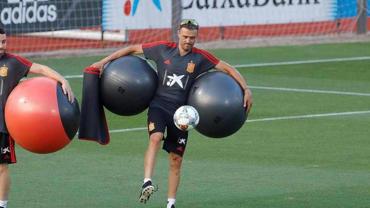 Luis Enrique durante el entrenamiento de este lunes de la selección española-JUANJO MARTÍN (EFE)