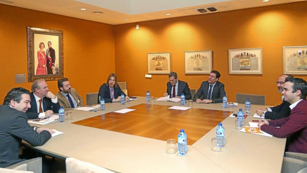 Luis Mariano Santos, José Francisco Martín, Óscar Sánchez, Pablo Fernández, Sanz Vitorio, Fernández Carriedo, Luis Fuentes y Pablo Yáñez.-ICAL