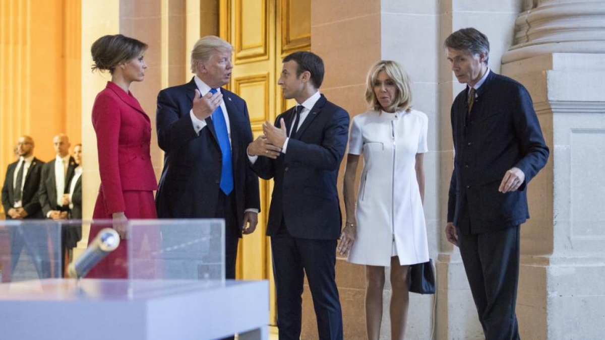 Encuentro de Donald y Melania Trump con Emmanuel y Brigitte Macron en Los Inválidos.-CAROLYN KASTER / AP