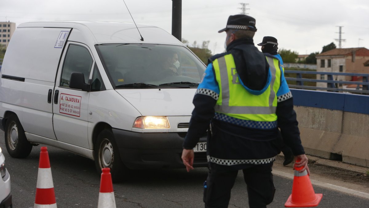 Imagen de un control de la Policía Local. RAÚL G. OCHOA