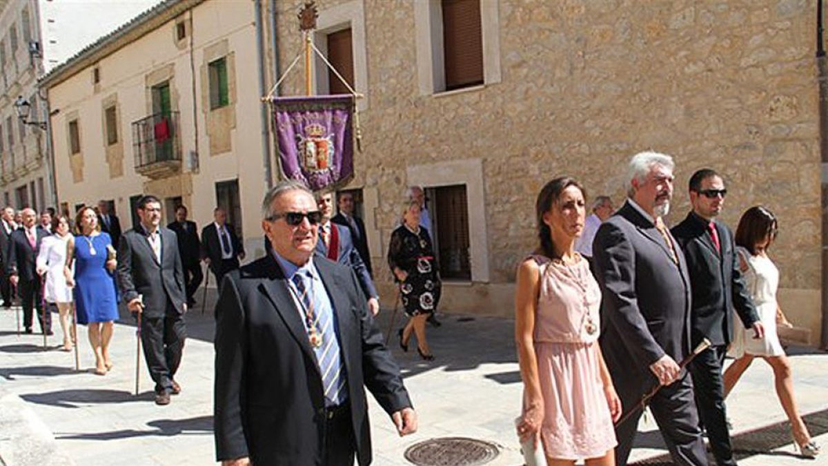 La futura alcaldesa acompañando a Delgado durante un acto en la localidad.-ECB