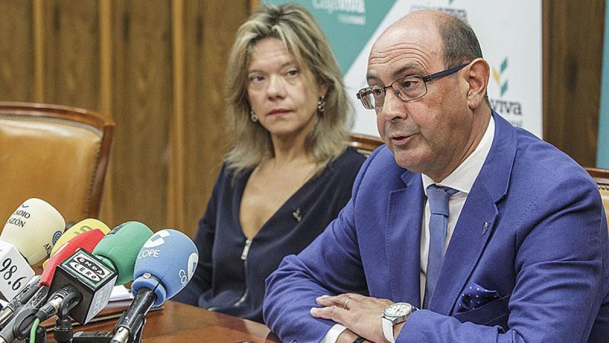 Agustín Colino y Mercedes Rodríguez presentaron la iniciativa solidaria en favor de la Fundación Once.-SANTI OTERO