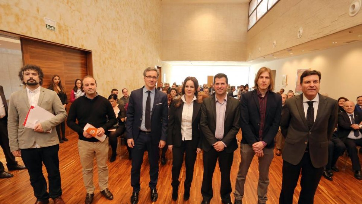 Mesa redonda sobre 'La reforma estatutaria en la IX Legislatura y las propuestas de regeneración democrática'.-Leticia Pérez / ICAL