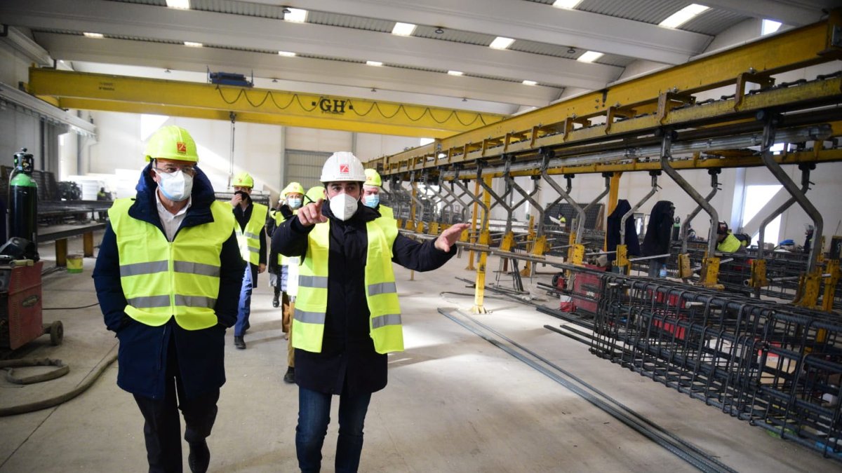 Francisco Igea visita la fábrica arandina de Wallex