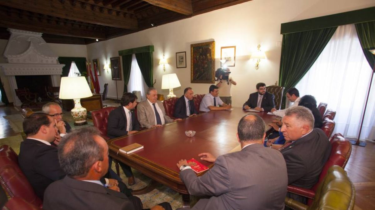 El Grupo Popular en la Diputación Provincial de Ávila mantiene una reunión para decidir la estructura organizativa de la Institución-Ical
