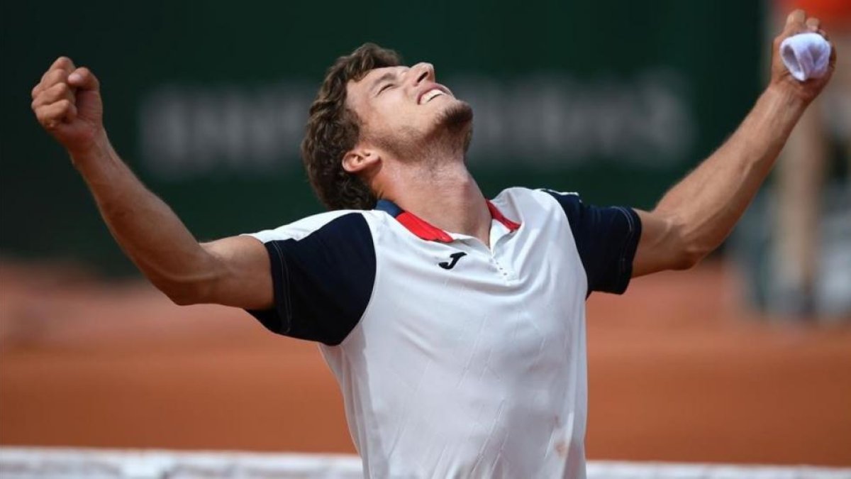 Carreño, eufórico, celebra su triunfo ante Raonic, el lunes en París-AFP / LIONEL BONAVENTURE