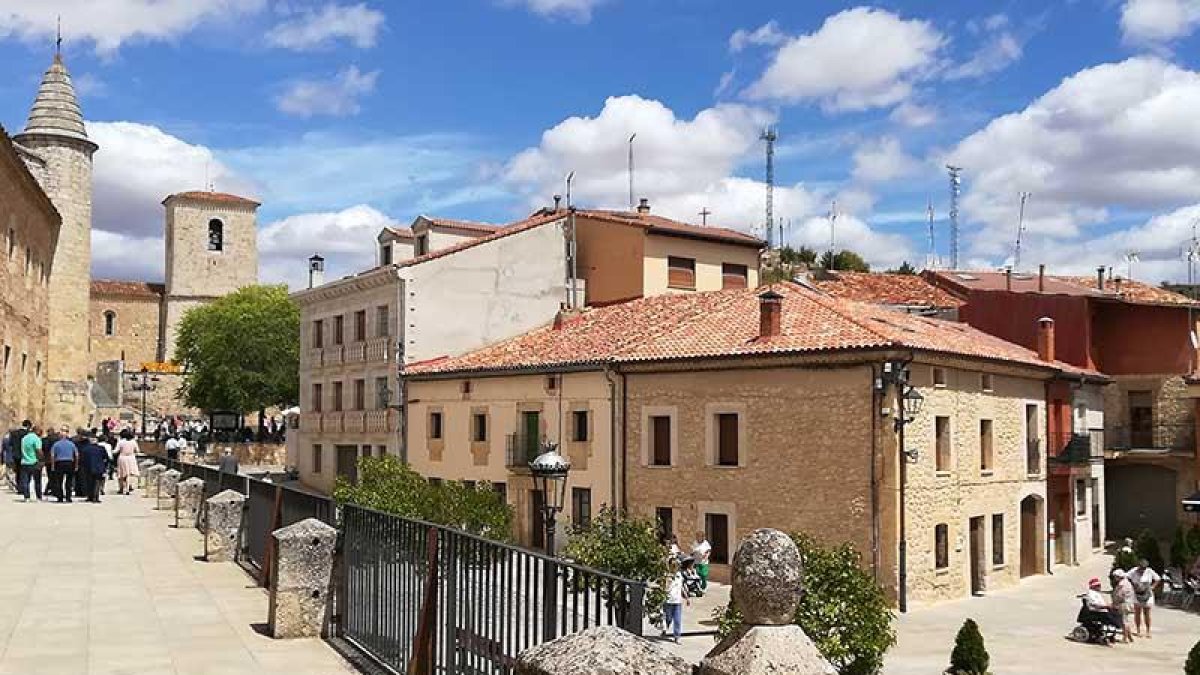 La localidad acogerá la reunión y la feria paralela en la que los pueblos participan con stands informativos y actividades.-M. M.