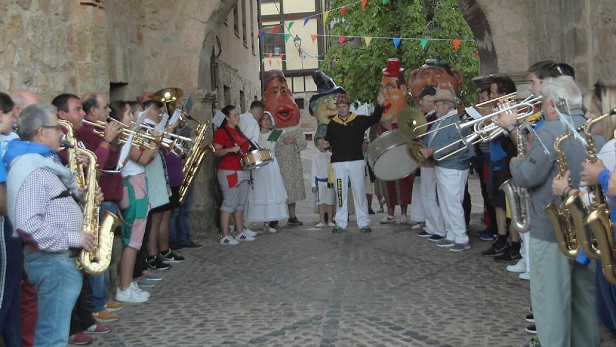 Imagen del comienzo de las fiestas en Poza de la Sal.-G. G.
