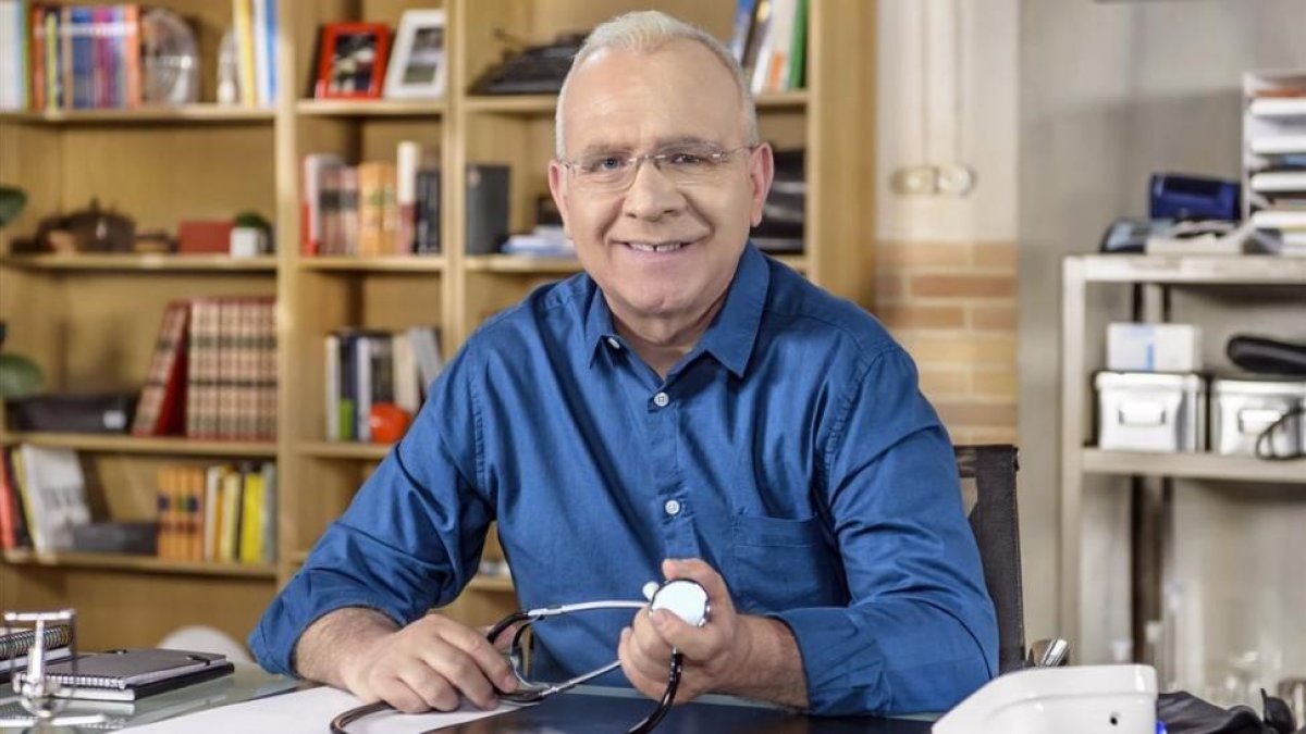 El doctor Nicolás Romero, director y presentador del programa de TVE-1 Doctor Romero-TVE