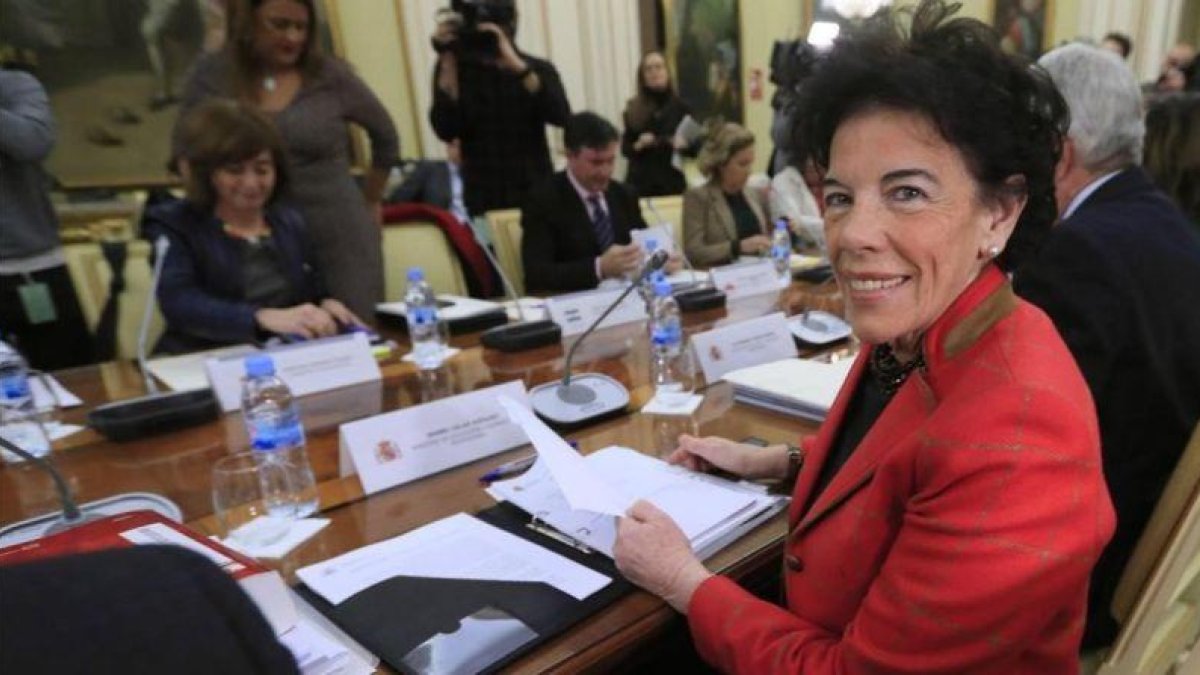 La minsitra de Educación, Isabel Celaá, en la Conferencia Sectorial.-EFE / FERNANDO ALVARADO