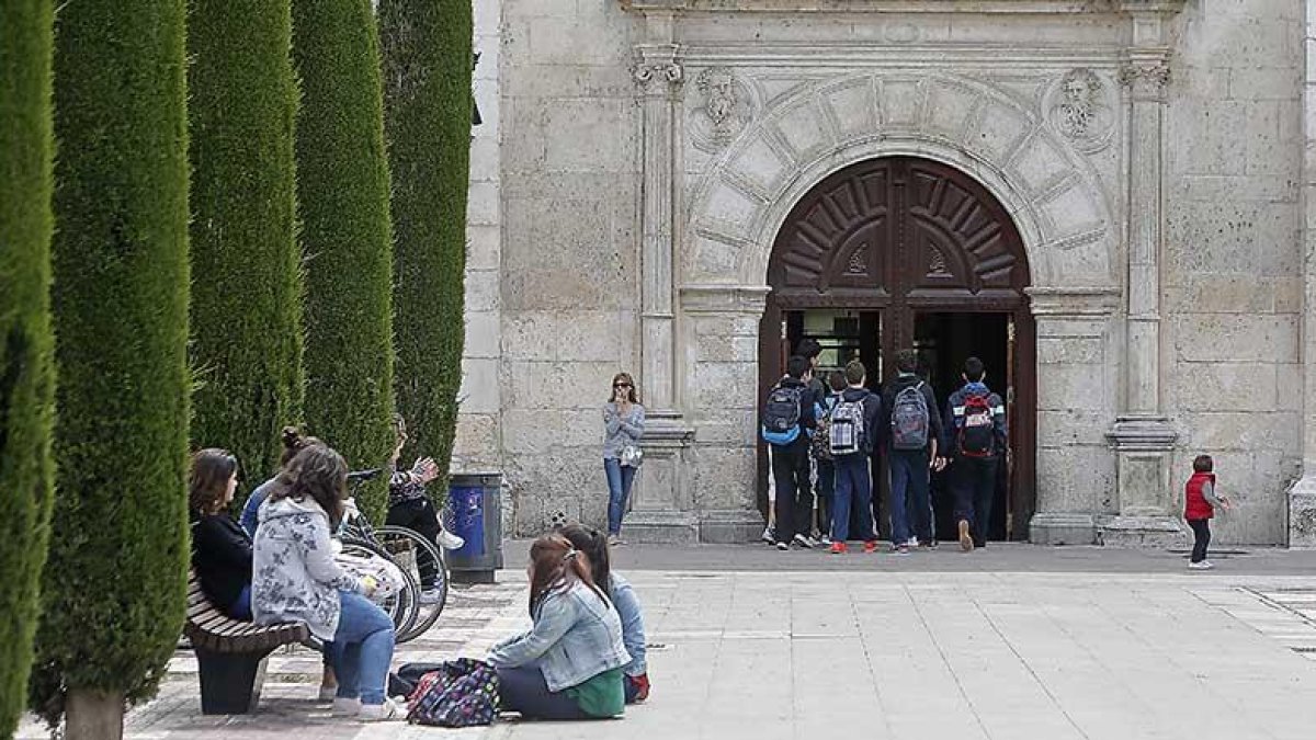 El instituto cuenta con un millar de alumnos en clases lectivas en horario diurno, nocturno y en formato a distancia.-RAÚL G. OCHOA