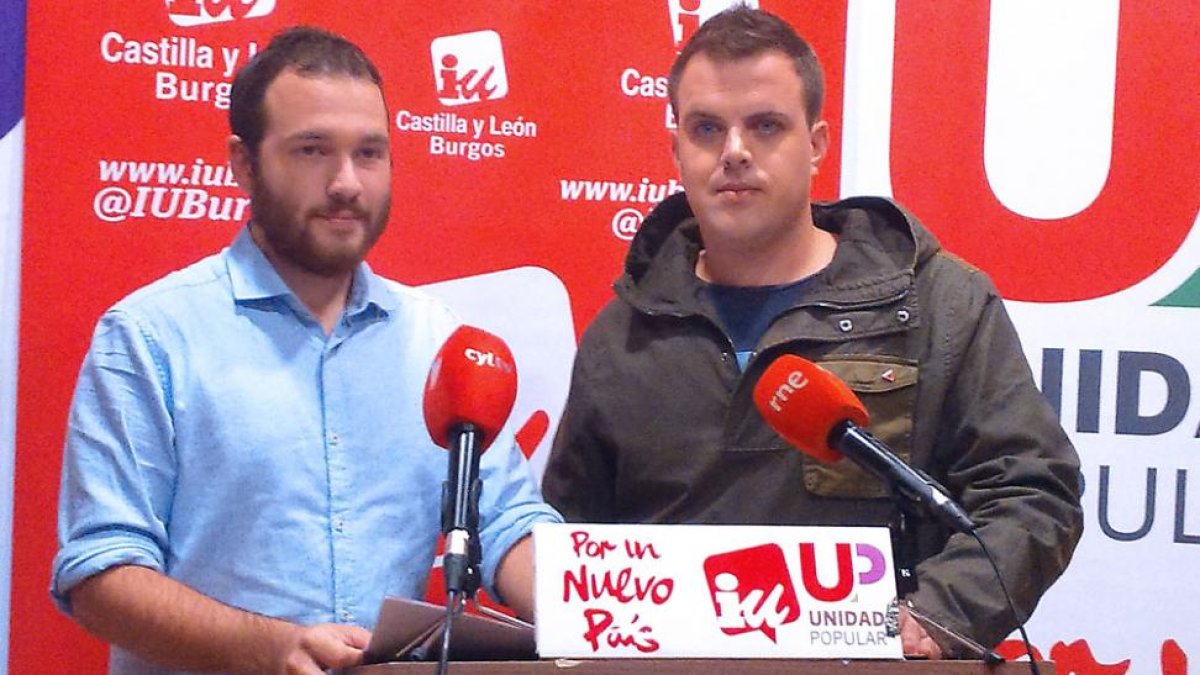 El coordinador provincial de Izquierda Unida, Jorge García, y el concejal de la formación en Aranda de Duero, Jonathan Gete, ayer en Burgos.-D.S.M.