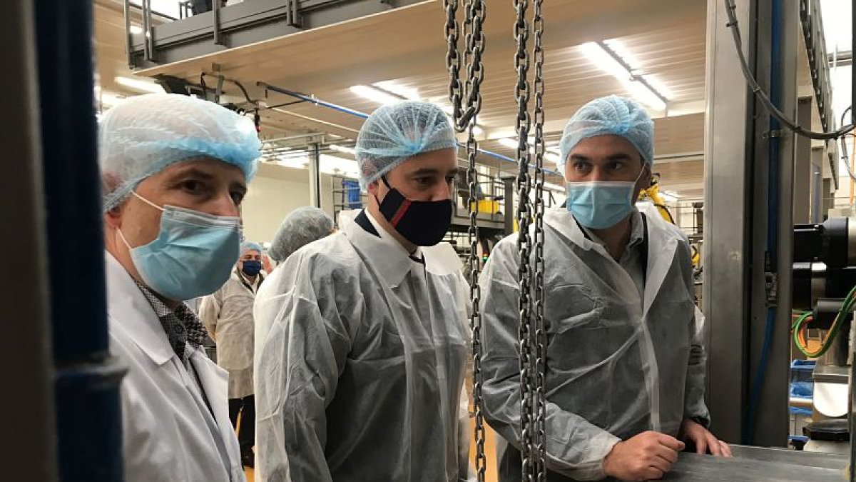 Daniel de la Rosa visitó las instalaciones de la marca burgalesa para conocer su planta de producción. ECB