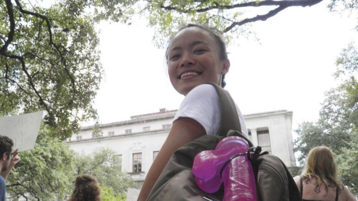 La líder de la protesta, Jessica Jin, durante la manifestación.-REUTERS