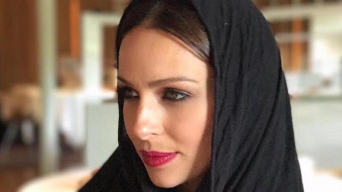 Una foto de la presentadora Eva González con hiyab desata la polémica.-INSTAGRAM
