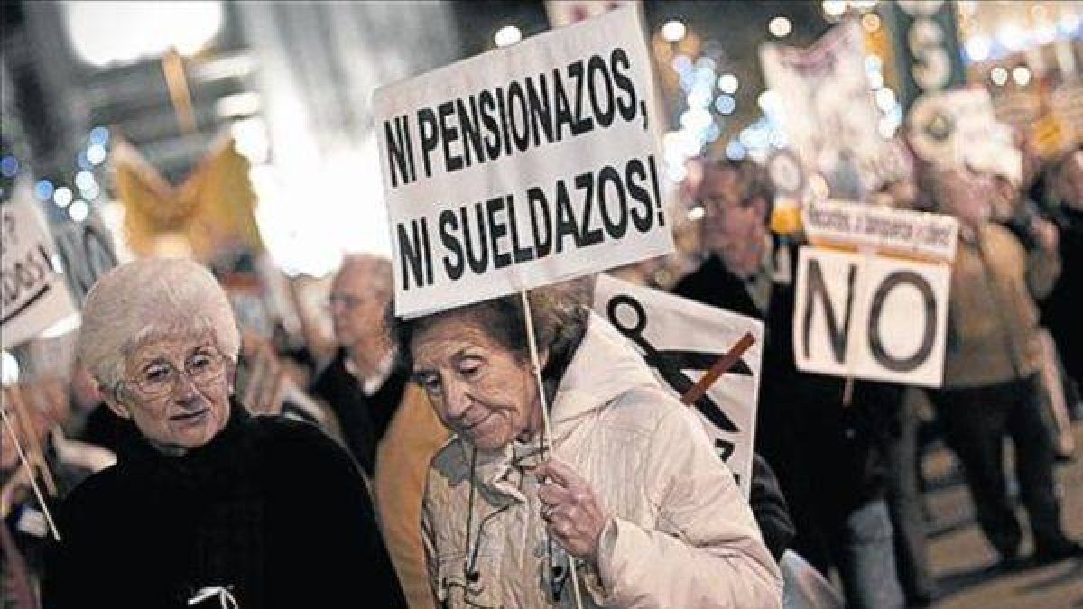 Protestas de pensionistas a favor de una jubilación digna.-Foto: JOSÉ LUIS ROCA