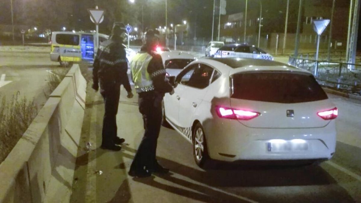 Imagen del control de la Policía Local realizado la madrugada de ayer.-POLICÍA LOCAL