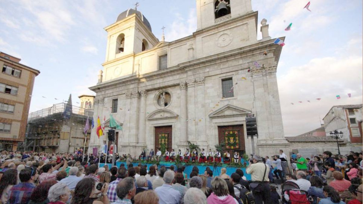 La plaza de Santa María La Mayor acogerá el inicio de las fiestas patronales.-G. G.