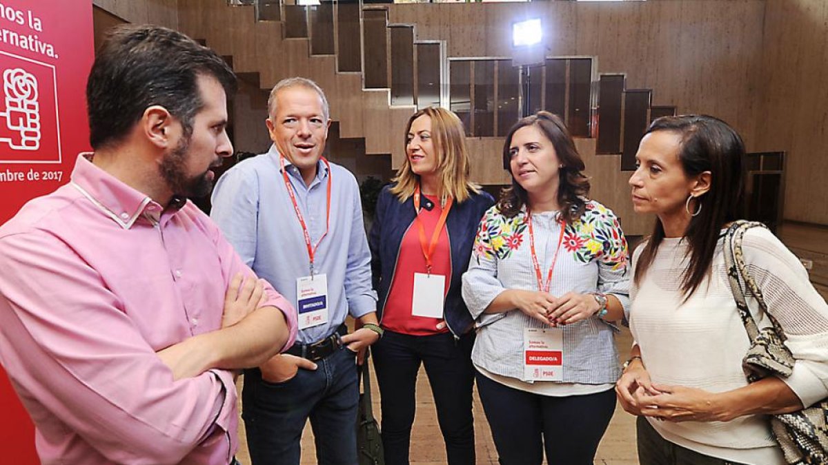 Luis Tudanca, Ander Gil, Virginia Barcones, Esther Peña y Beatriz Corredor, ayer en Burgos.-ISRAEL L. MURILLO