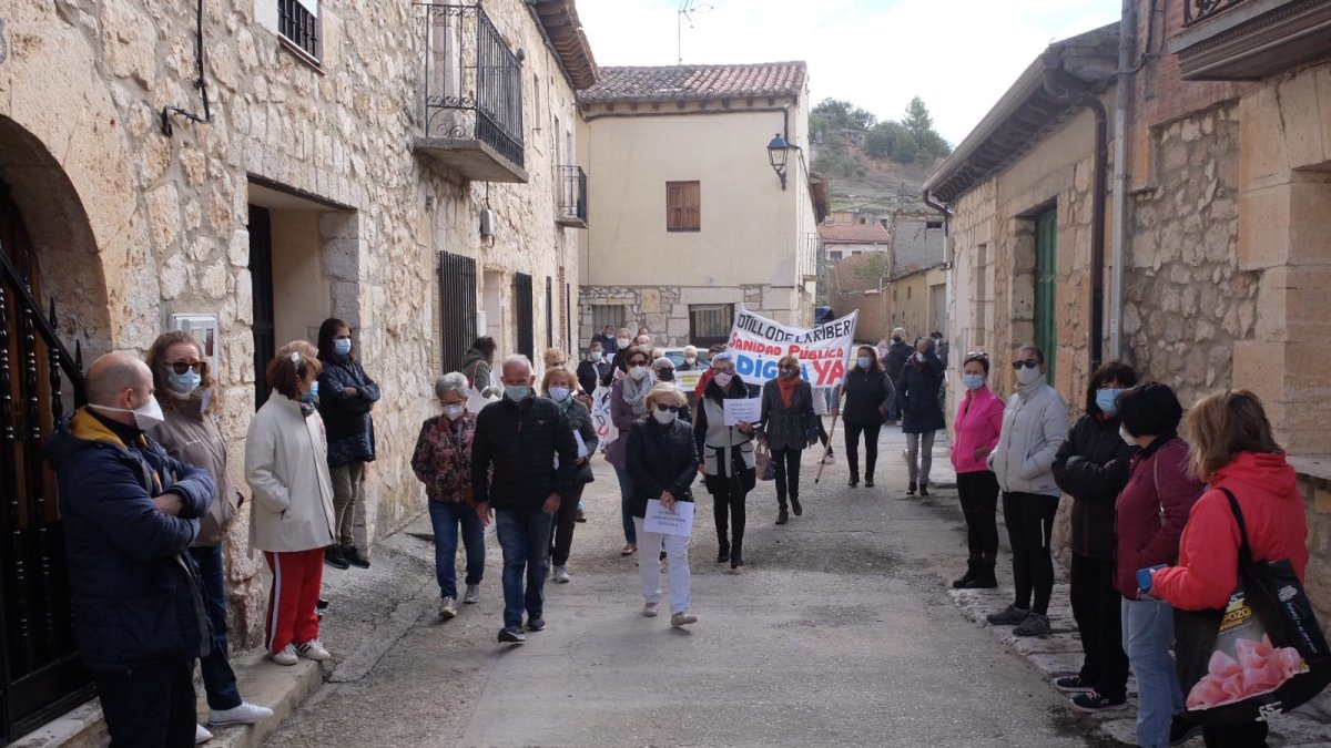Vecinos de Sotillo de la Ribera protestan por la Sanidad Rural. ECB