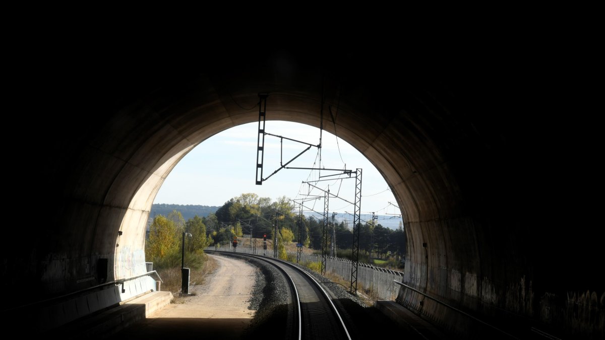 La nueva conexión a Burgos se suma a la red de alta velocidad española, que alcanzará los 4.000 km de longitud este año;