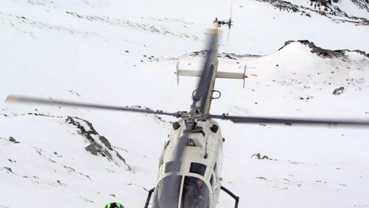 Imagen de un helicóptero durante un rescate.-ECB