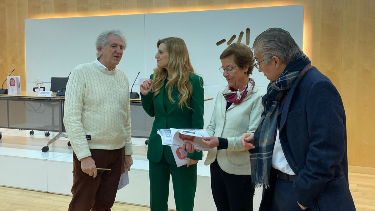 Sancho presentó el nuevo bloque programático del museo, que se prolongará hasta mayo, acompañada del director científico del MEH, Juan Luis Arsuaga, y la directora gerente del Sistema Atapuerca, Aurora Martín.