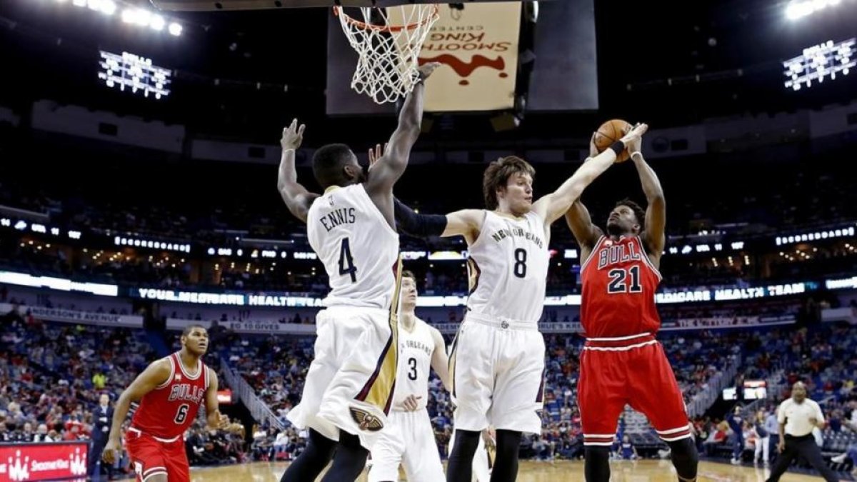Jimmy Butler, durante una acción del encuentro.-AP / MAX BECHERER